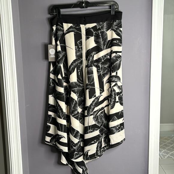 Vince Camuto Black and White Leaf Print Handkerchief Style Skirt Size 6 - Picture 4 of 7